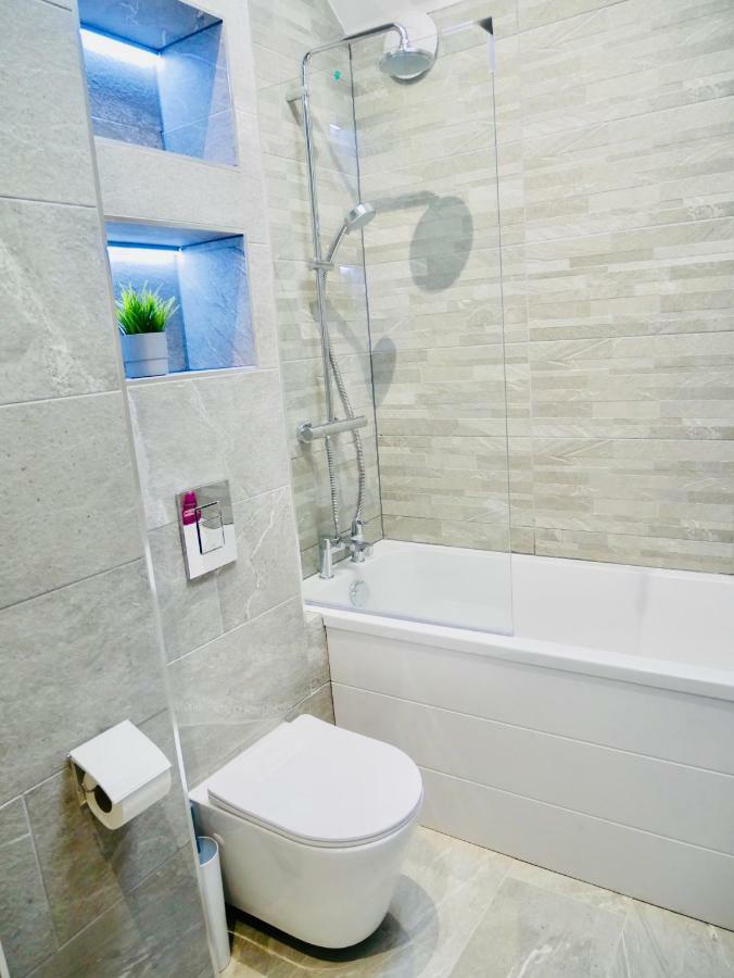Luxury 3 Bedroom Apartment Near Bournemouth Beach & Poole Exteriör bild